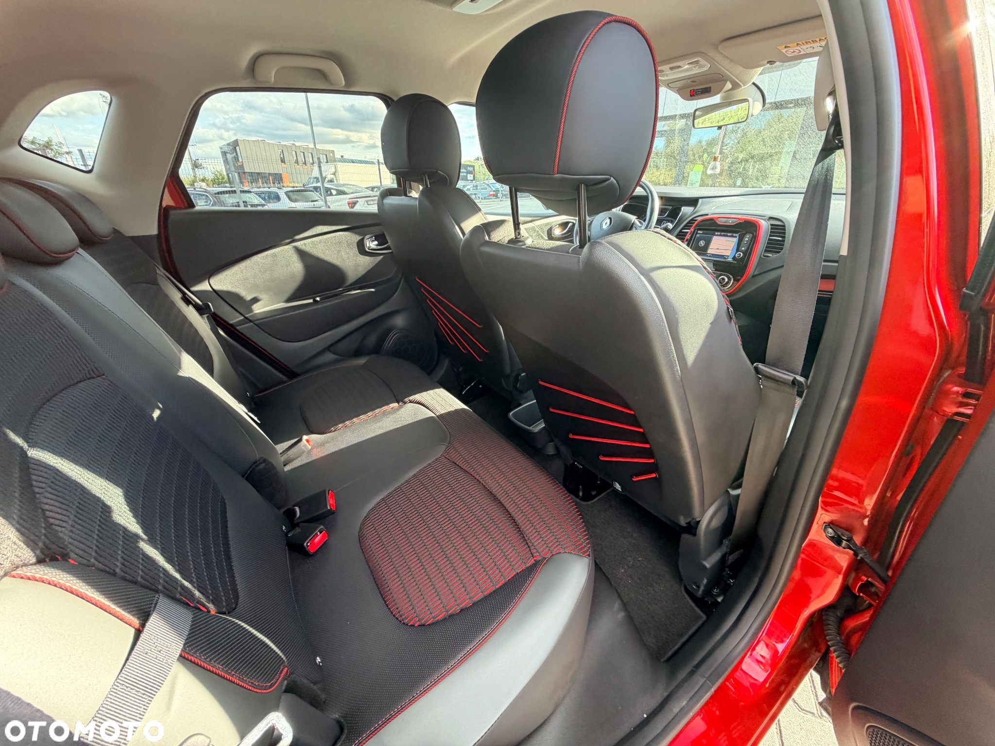 Renault Captur 1.2 TCe Helly Hansen EDC - 28
