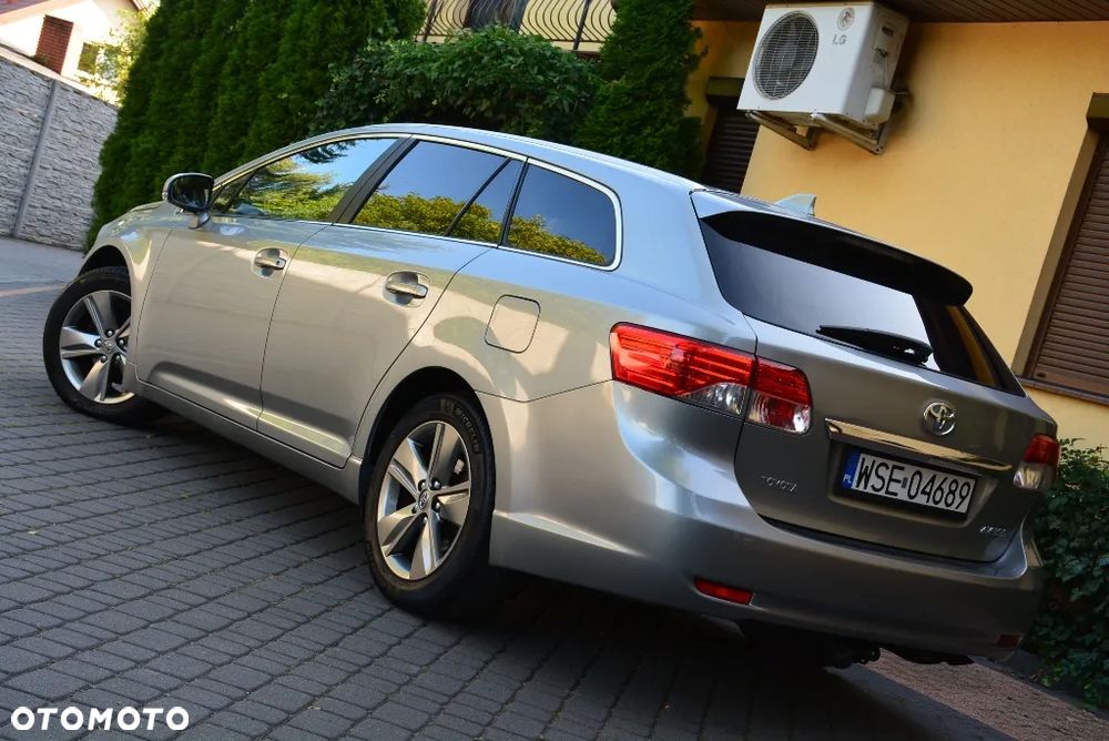Toyota Avensis 1.8 Premium EU5 - 2