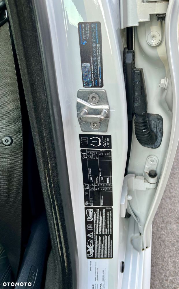 BMW Seria 5 550i xDrive Sport-Aut - 28