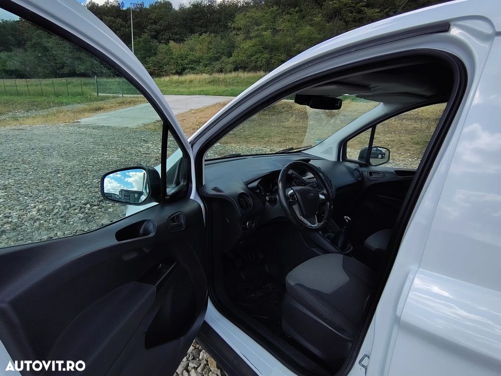 Ford Courier - 12