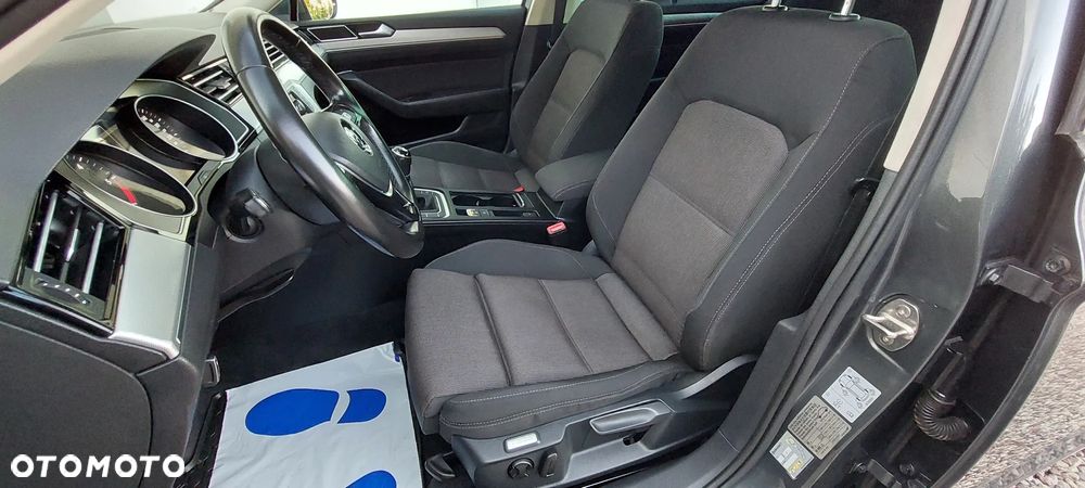 Volkswagen Passat 1.6 TDI BMT Comfortline - 21