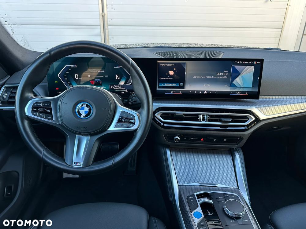 BMW i4 - 22