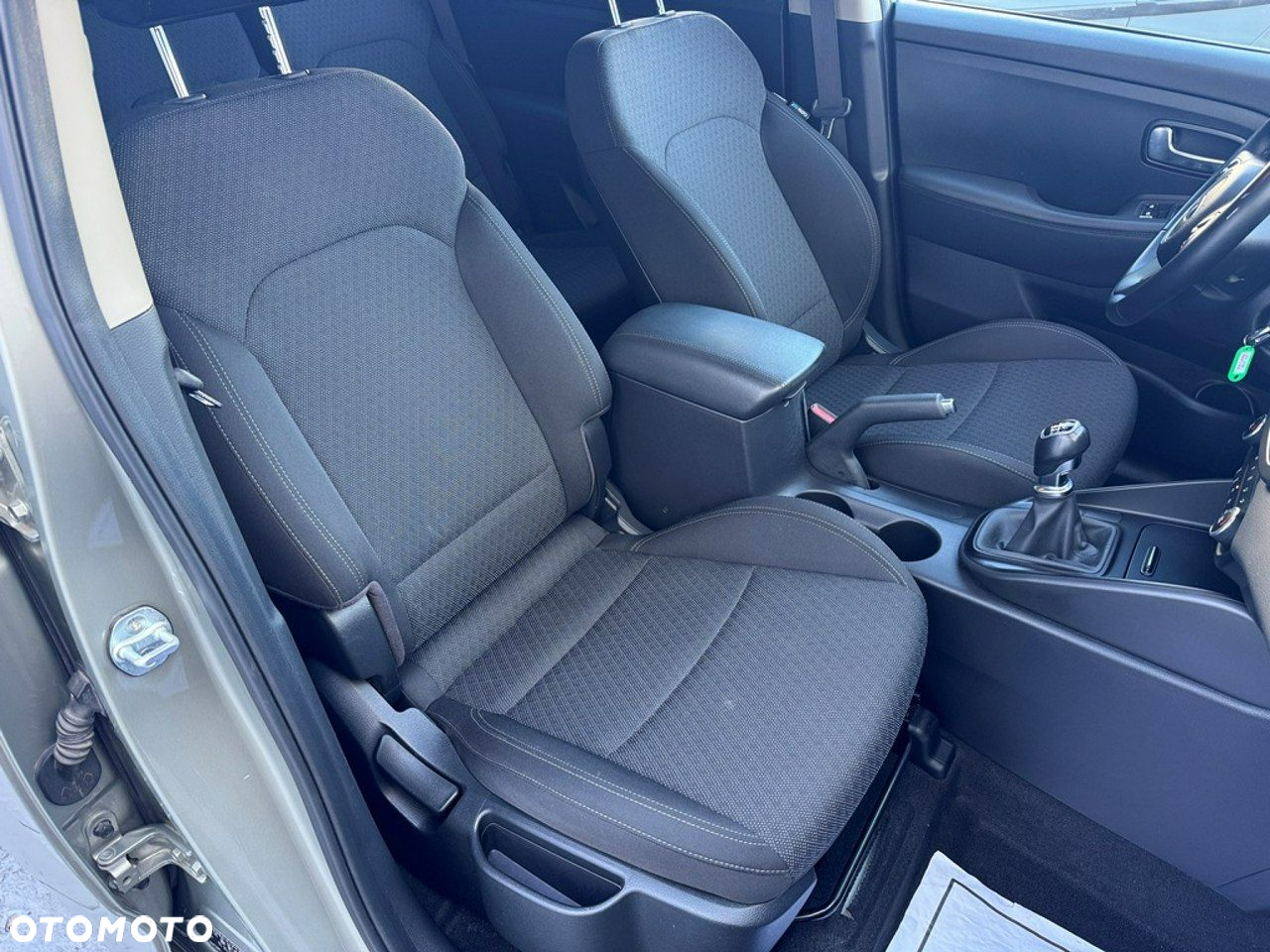 Kia Carens - 20