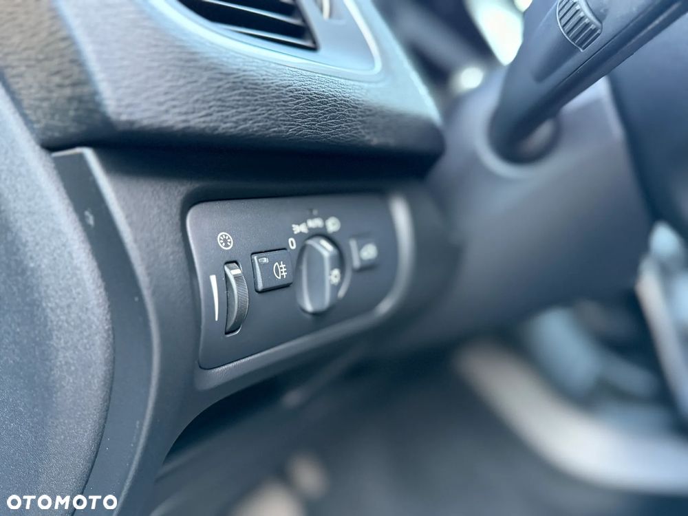 Volvo V40 D3 Momentum - 28