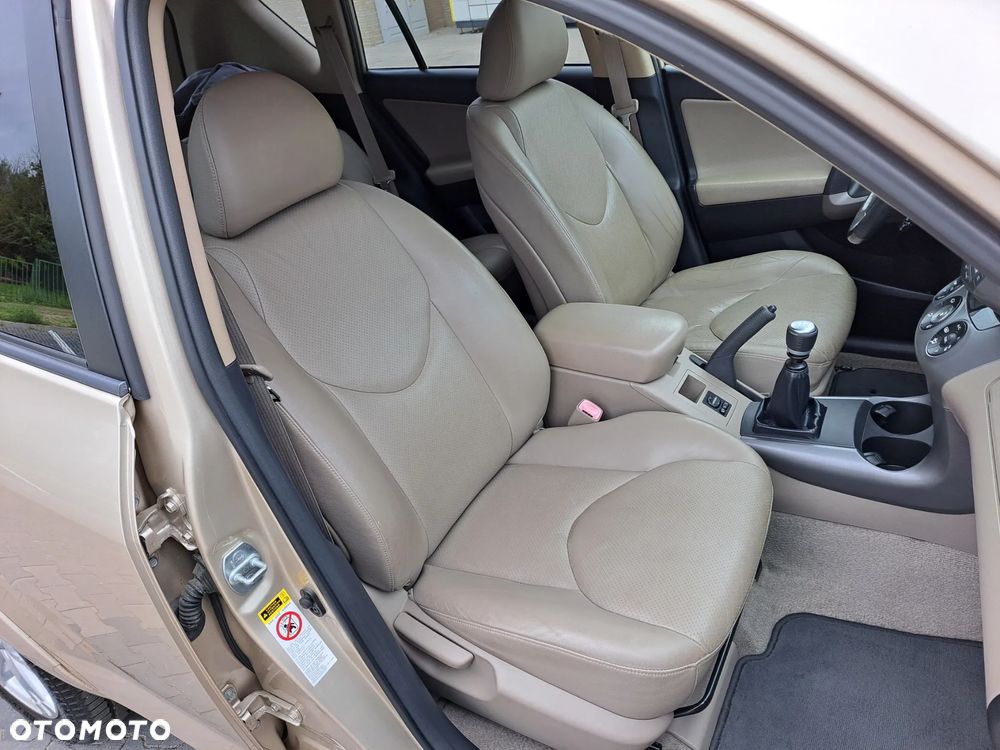 Toyota RAV4 - 18