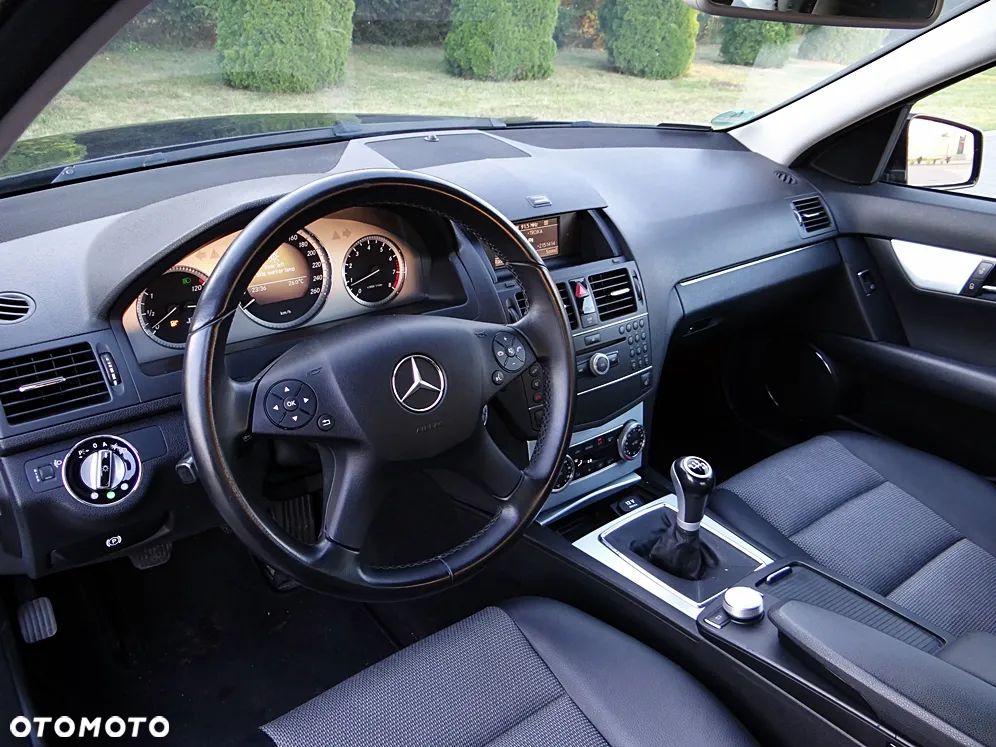 Mercedes-Benz Klasa C 180 Avantgarde Edition - 24