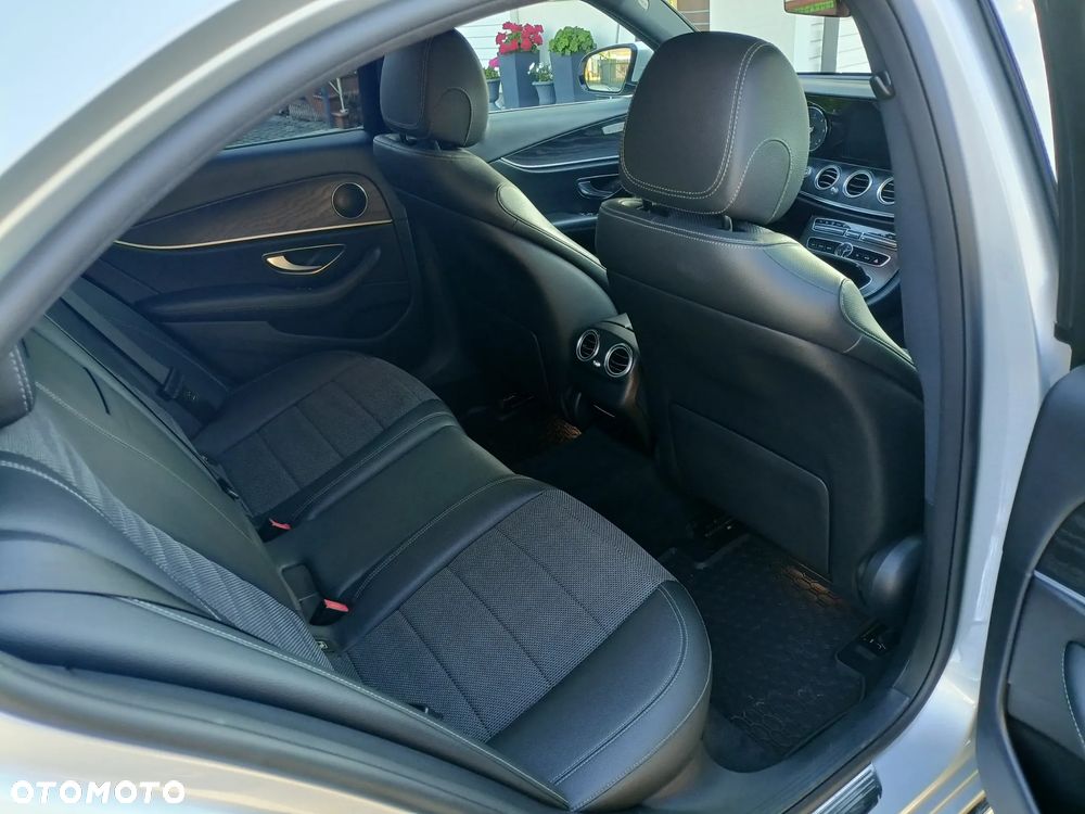 Mercedes-Benz Klasa E 220 d 9G-TRONIC - 35