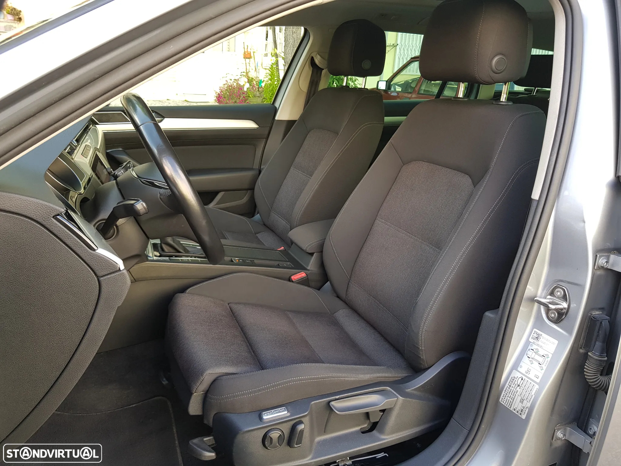VW Passat Variant 1.6 TDI Highline DSG - 30