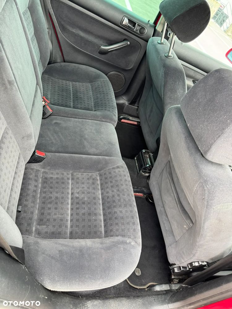 Volkswagen Golf - 10