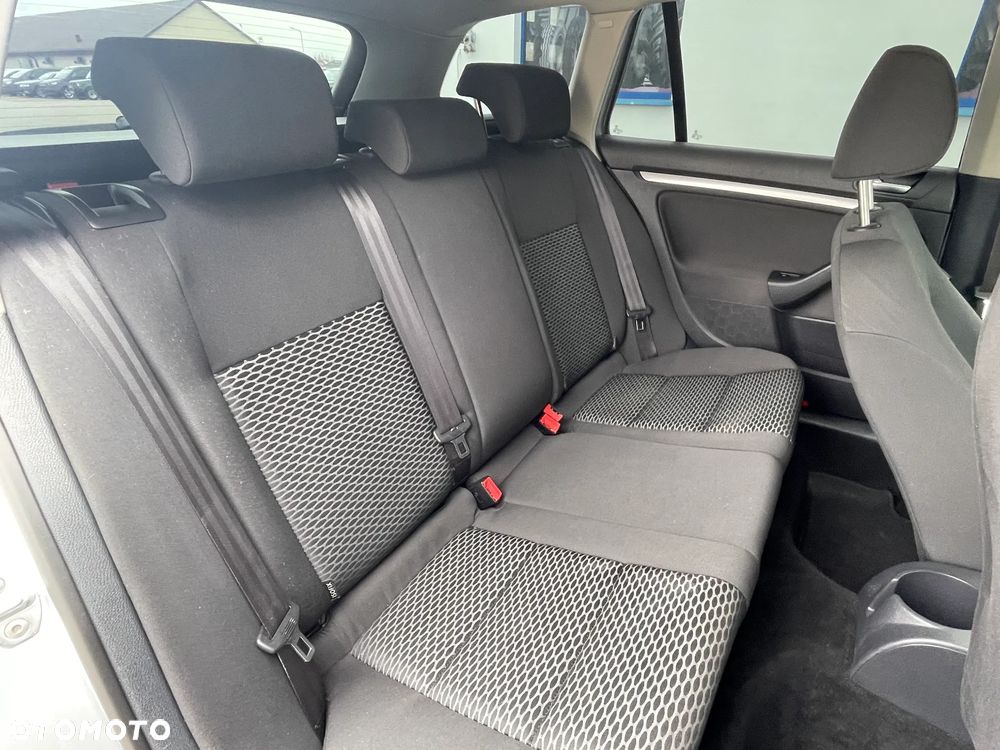 Volkswagen Golf 1.6 TDI DPF Trendline - 23
