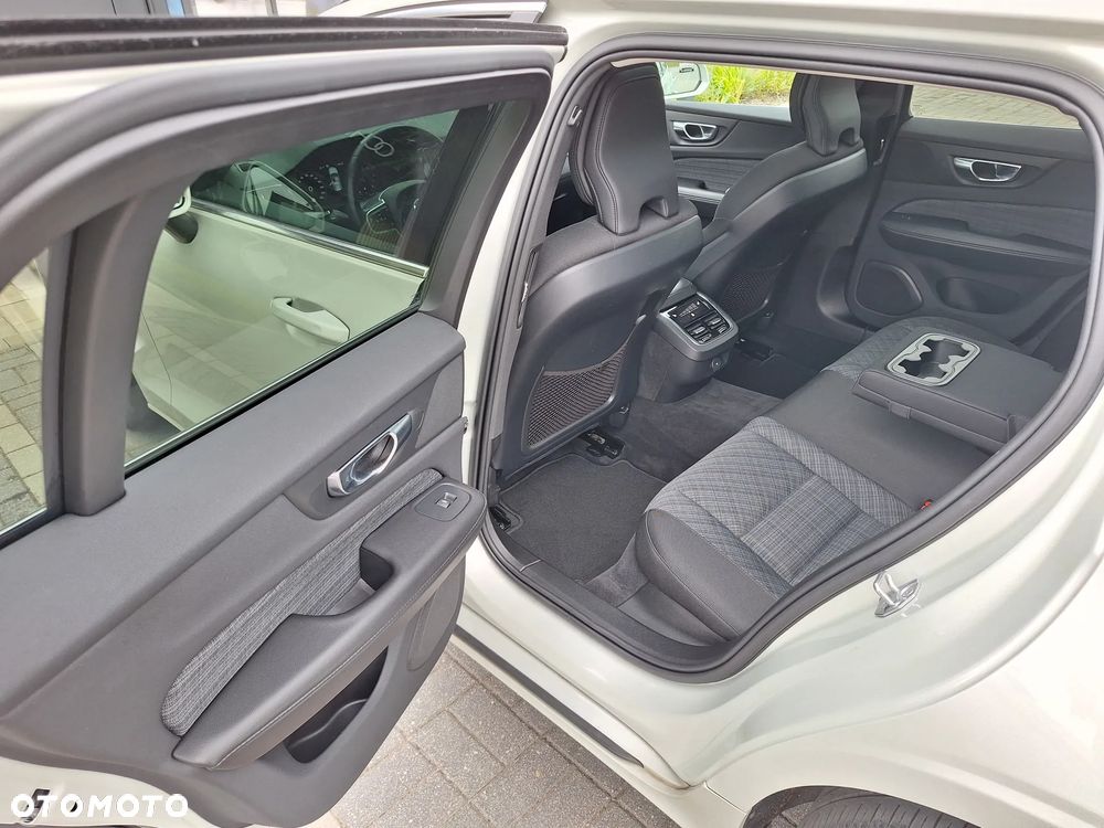 Volvo V60 B4 D Momentum Pro - 20