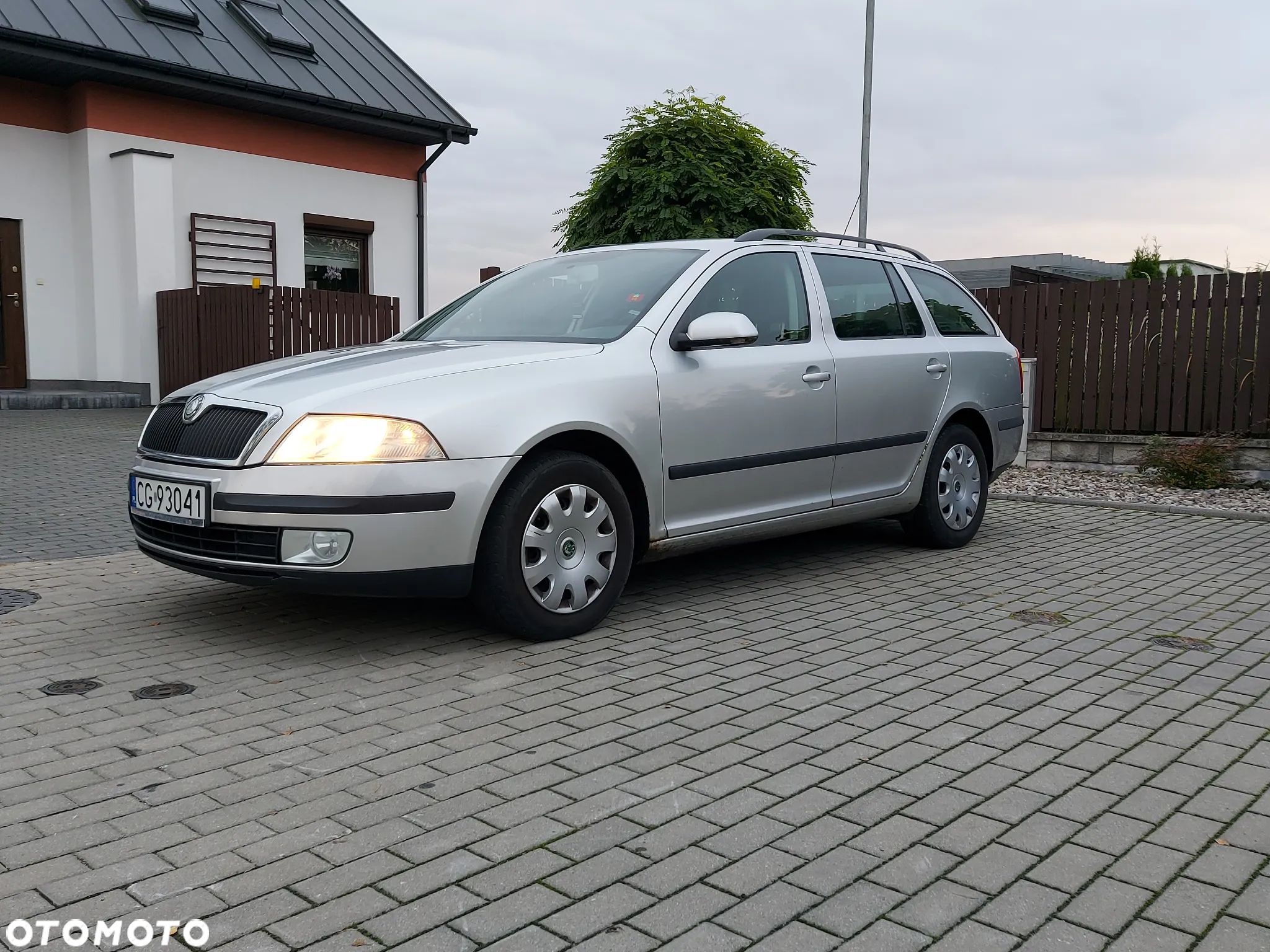 Skoda Octavia 1.6 FSI Ambiente - 1
