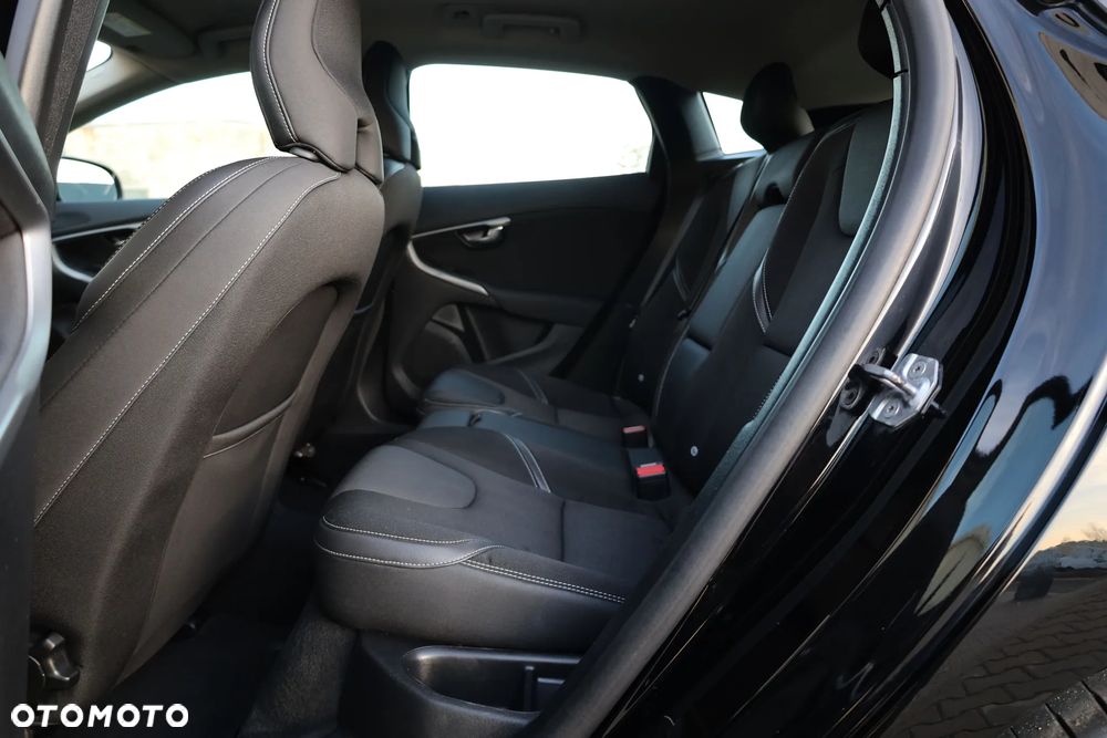 Volvo V40 T2 Linje Svart - 23