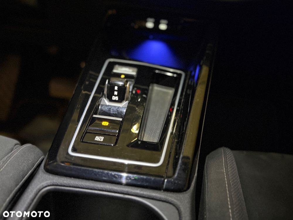 Volkswagen Golf - 28