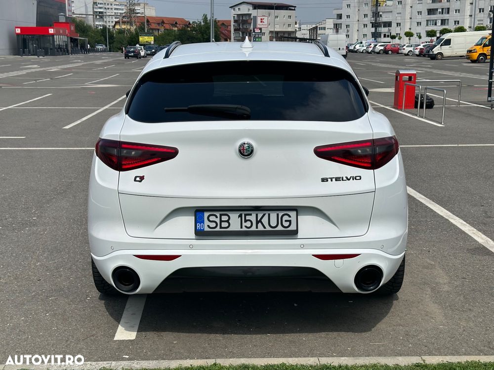Alfa Romeo Stelvio 2.0 Turbo AWD AT8 Veloce - 14
