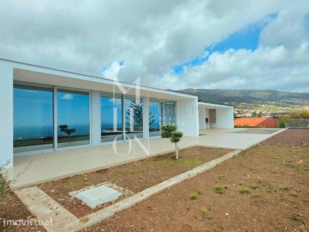 Moradia de Luxo T4 Térrea no Estreito da Calheta – Vista Mar, Piscina