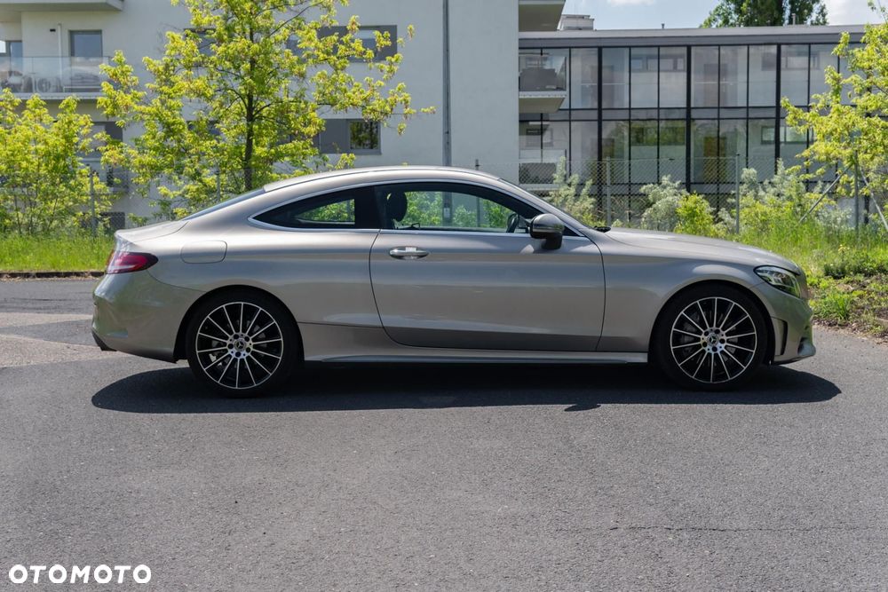 Mercedes-Benz Klasa C 300 9G-TRONIC - 8