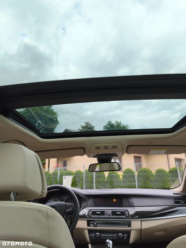 BMW Seria 5 525d xDrive - 16