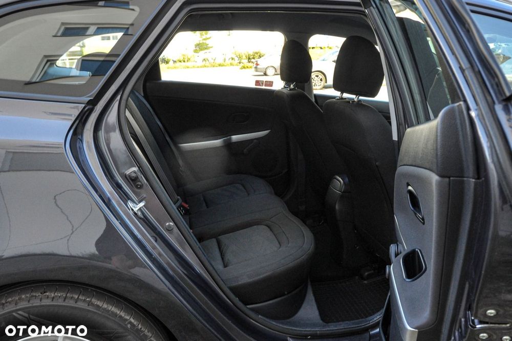 Kia Ceed - 11
