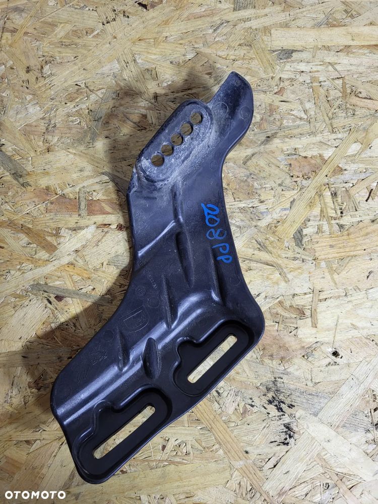 Mocowanie błotnika prawe przednie Peugeot 208 - 1