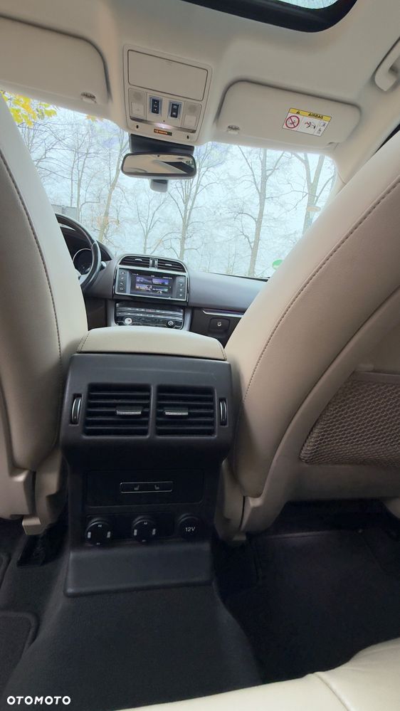 Jaguar F-Pace 20d AWD Chequered Flag - 15