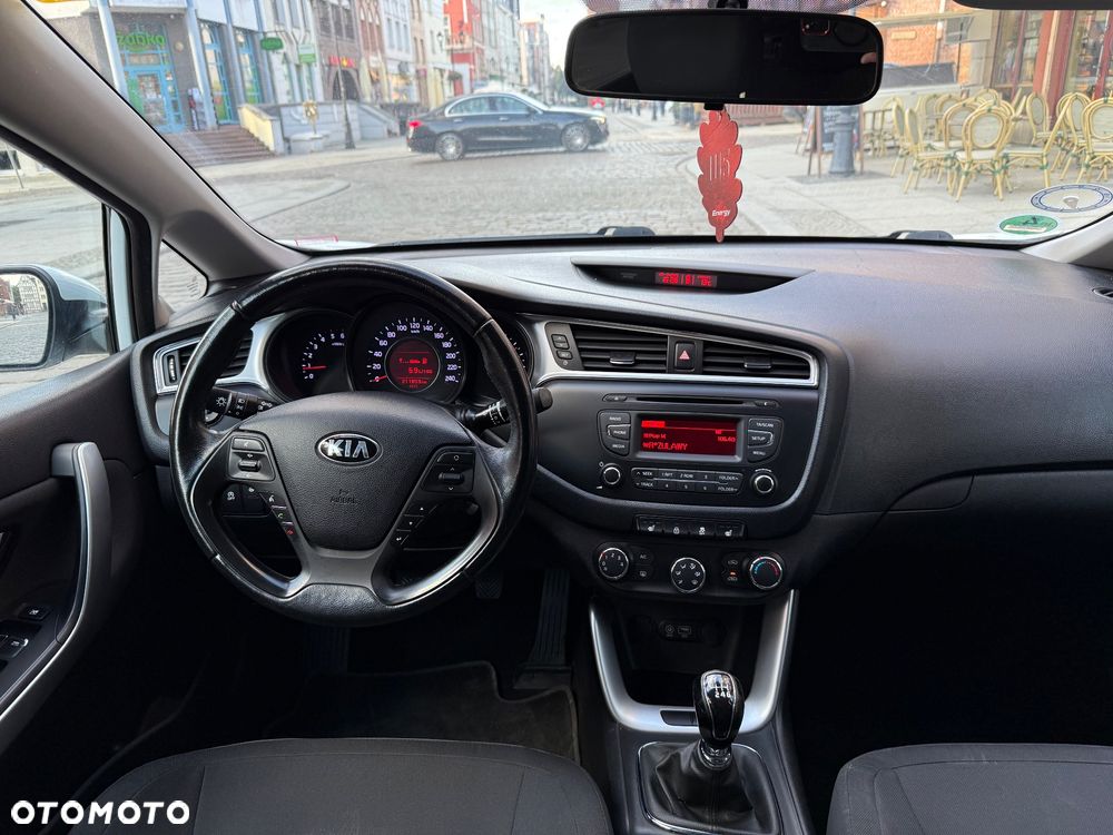 Kia Ceed 1.6 CRDi 136 ISG Dream Team Edition - 12