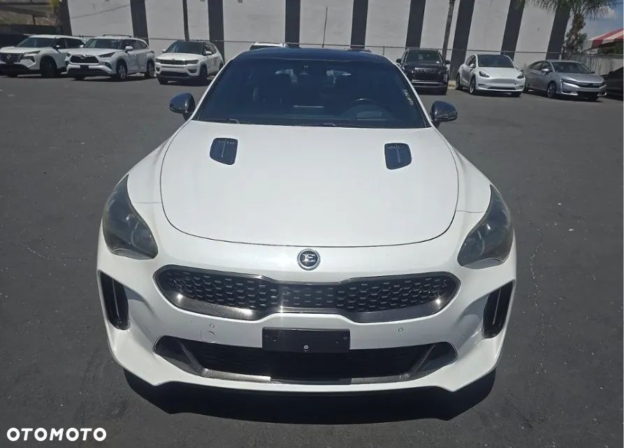 Kia Stinger - 3