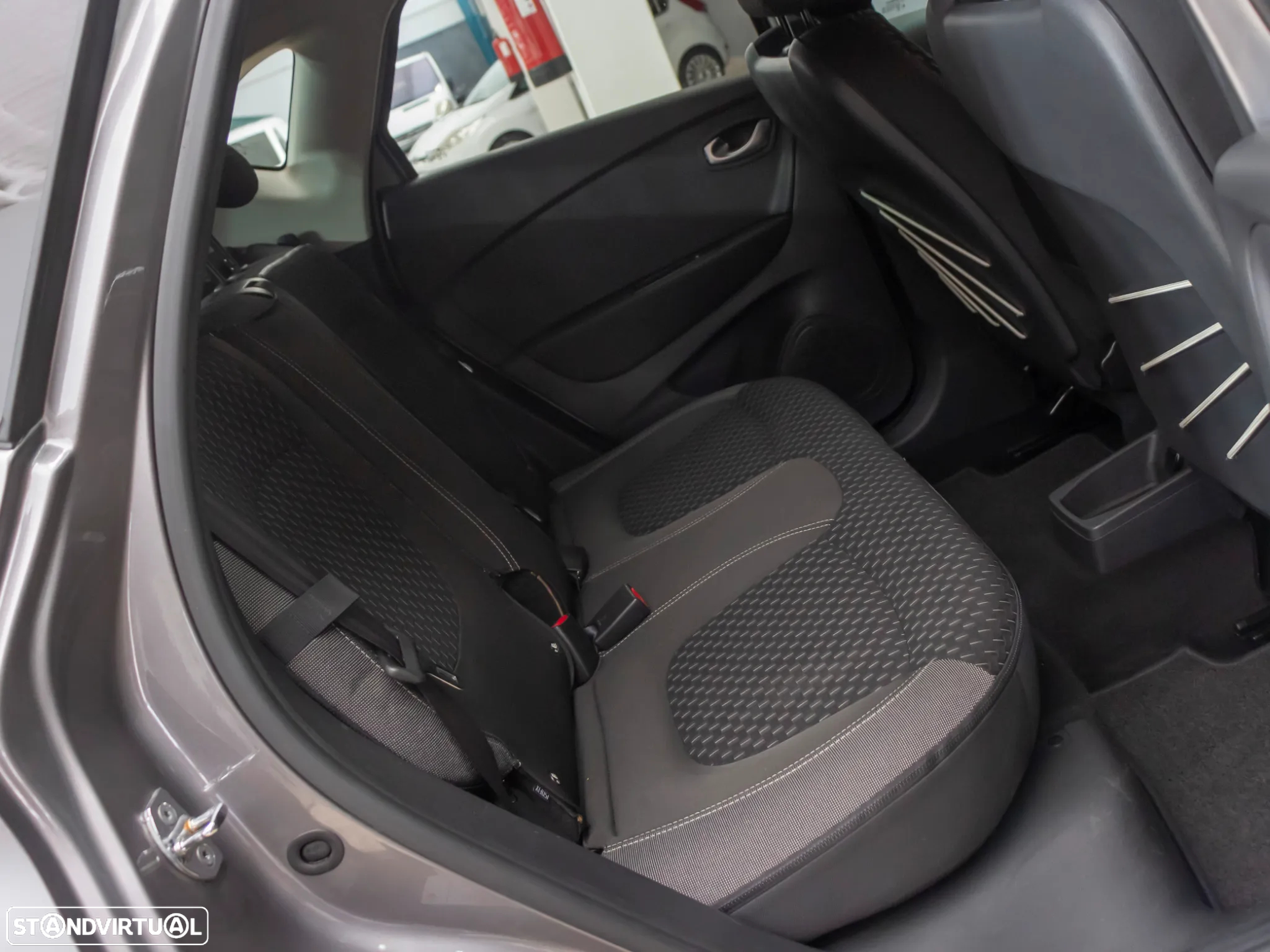 Renault Captur 1.5 dCi Exclusive - 11