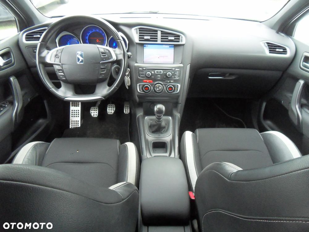 Citroën DS4 e-HDi 110 SoChic - 12