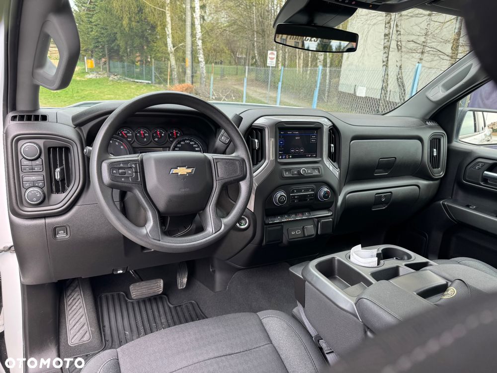 Chevrolet Silverado - 21