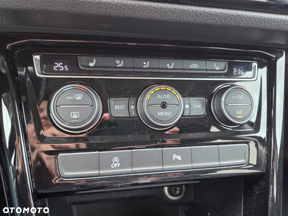 Volkswagen Touran - 16