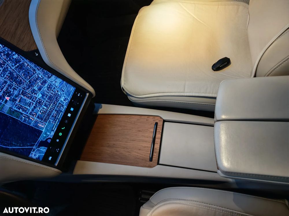 Tesla Model S Long Range - 11