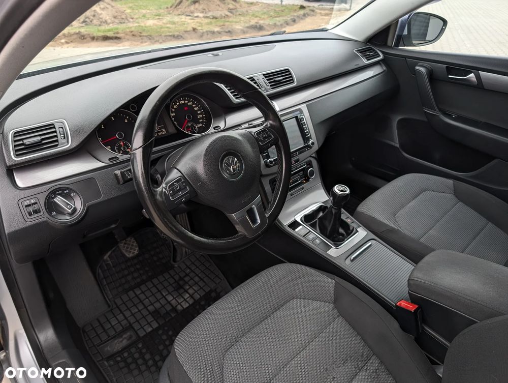 Volkswagen Passat 1.6 TDI DPF BlueMotion Technology Comfortline - 21