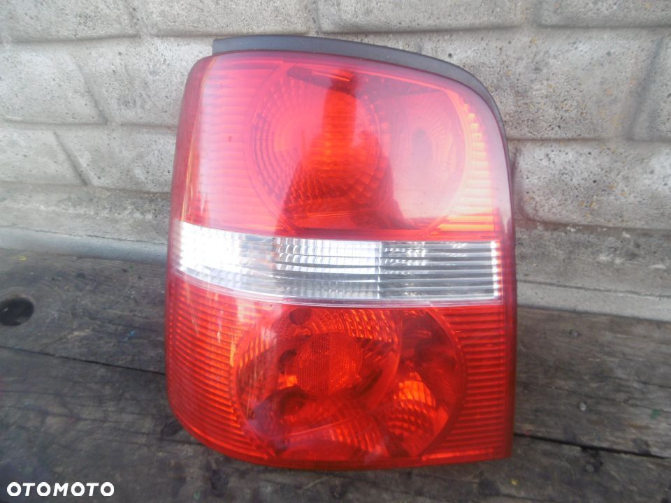 Lampa lewa tył TOURAN HELLA - 1