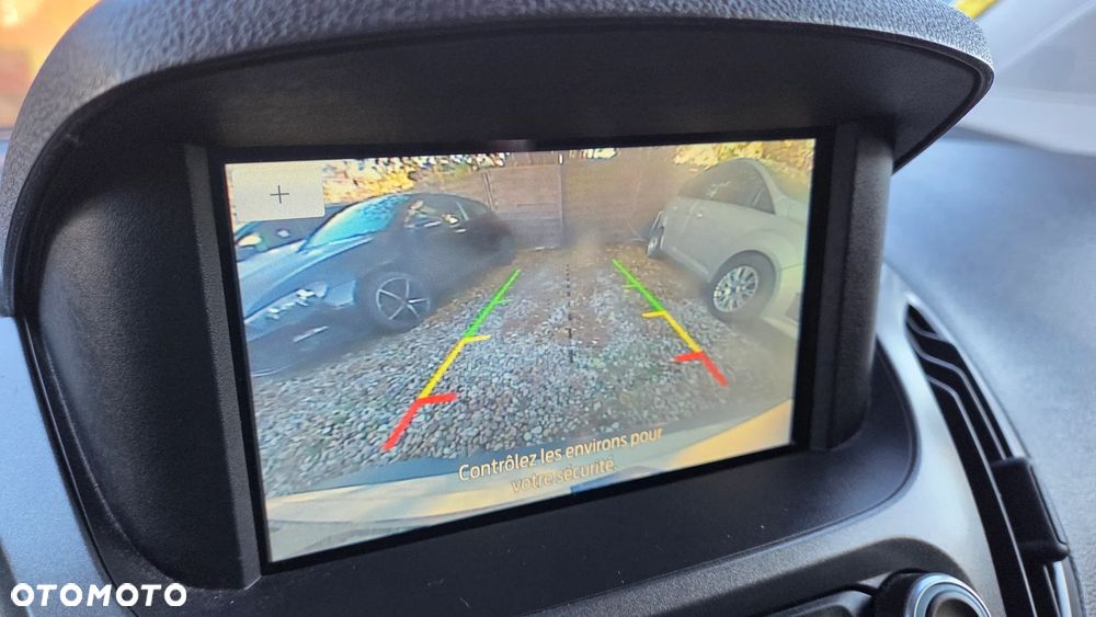 Ford Transit Courier - 19