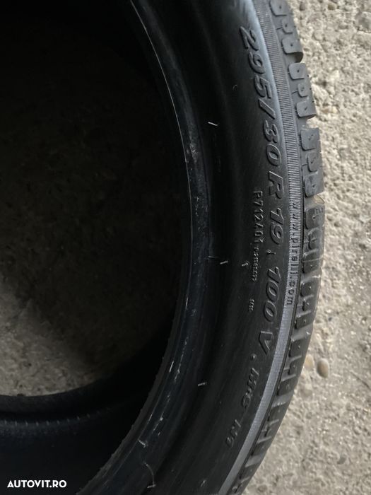 Vand 2 anvelope 295/30/19 pirelli de iarnă ca noi - 3