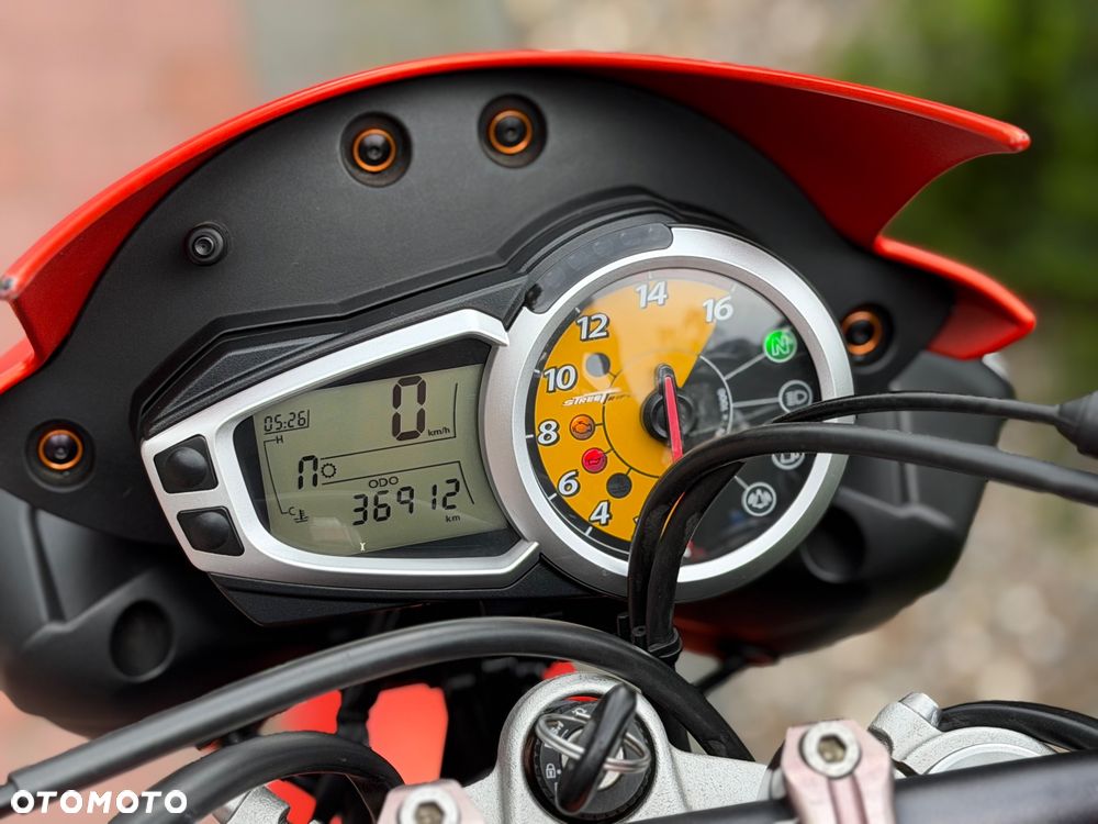 Triumph Street Triple - 26