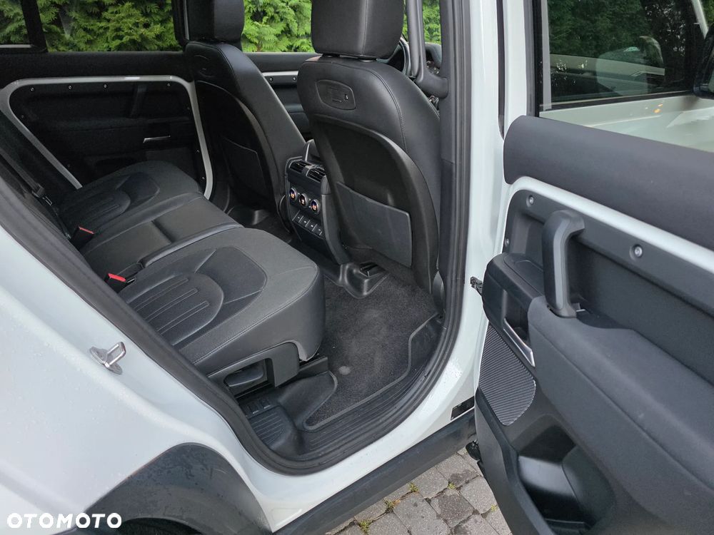 Land Rover Defender - 24