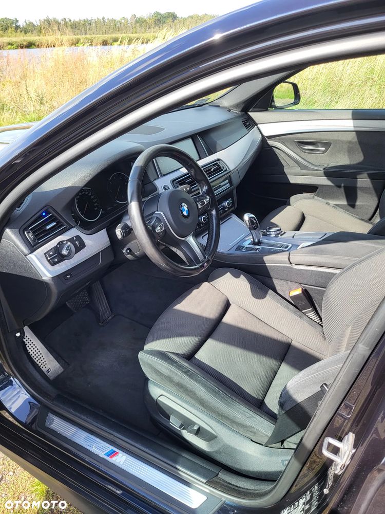 BMW Seria 5 530d xDrive - 14