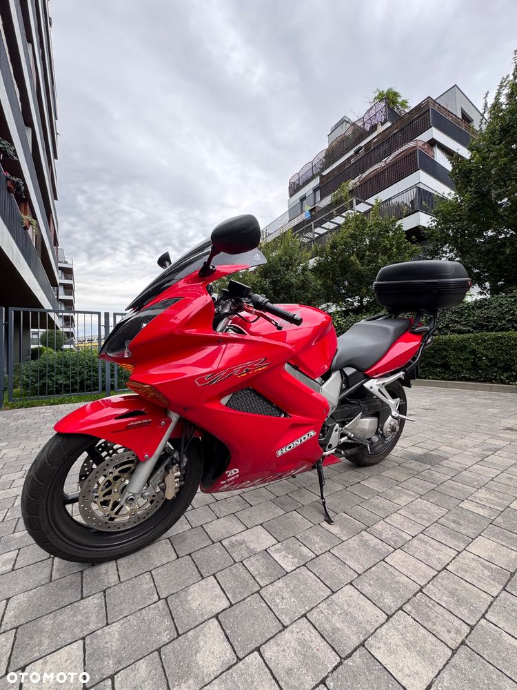 Honda VFR - 8