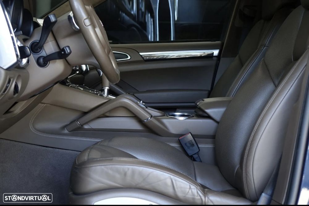 Porsche Cayenne Turbo - 36