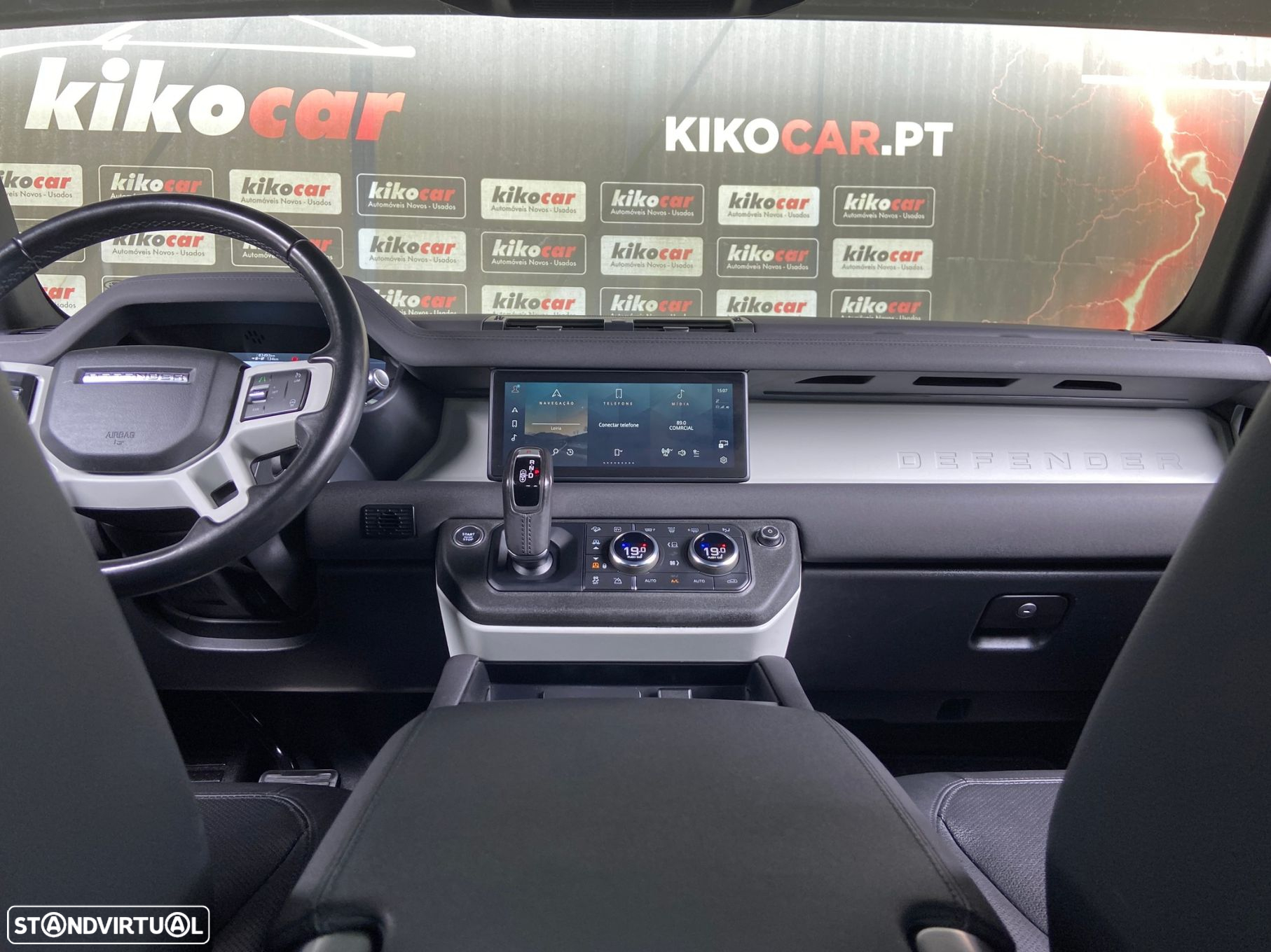 Land Rover Defender 2.0 P400e 110 AWD SE - 28