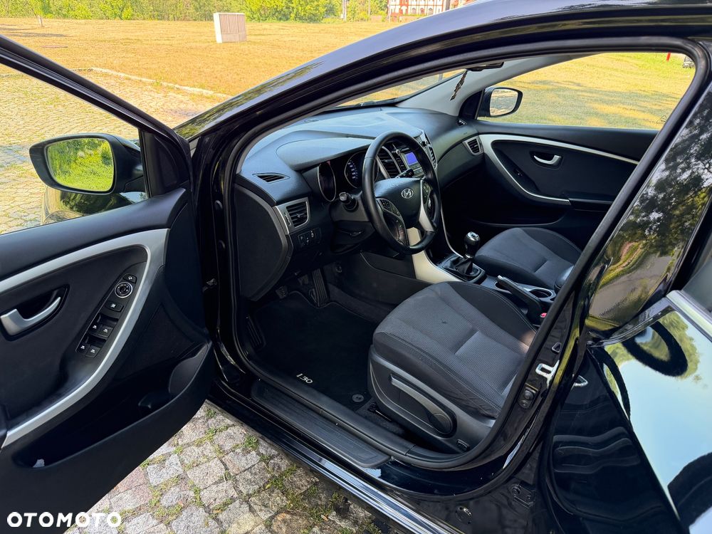 Hyundai i30 blue Kombi 1.6 CRDi Style - 20