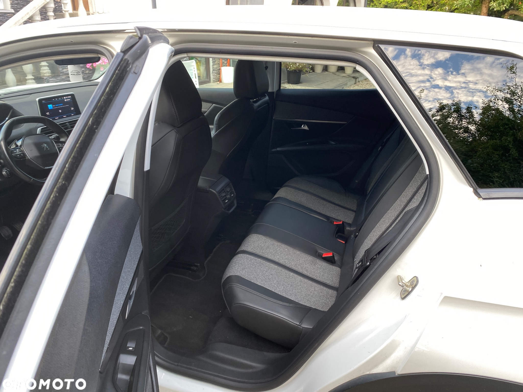 Peugeot 3008 1.6 BlueHDi Allure S&S - 11