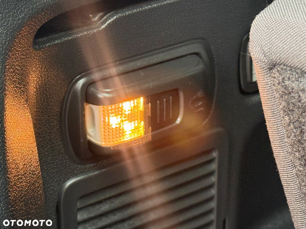 Volkswagen Touran 2.0 TDI SCR DSG ACTIVE - 10