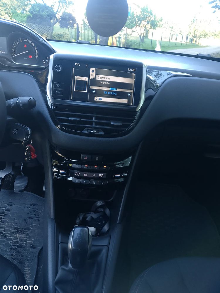 Peugeot 208 - 16