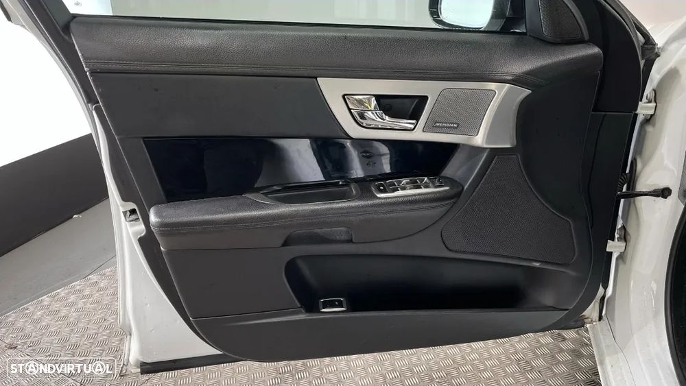 Jaguar XF Sportbrake - 13