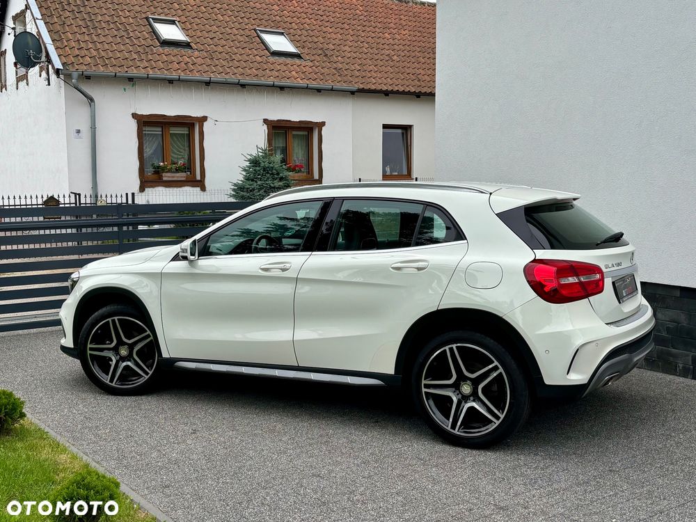 Mercedes-Benz GLA 180 AMG Line - 25