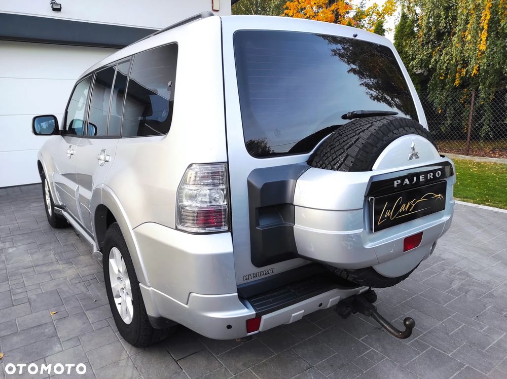 Mitsubishi Pajero - 12