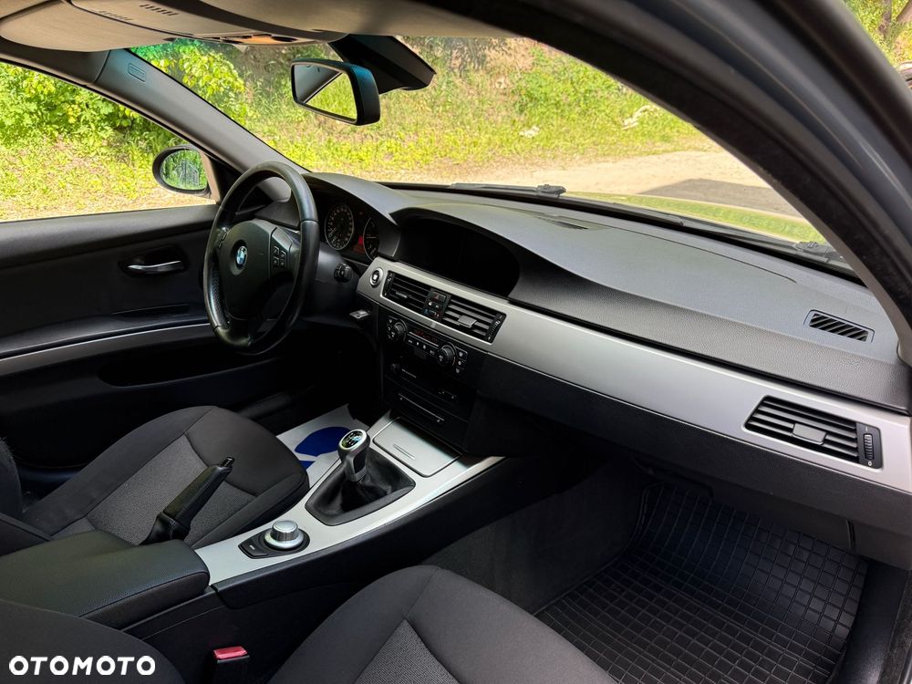 BMW Seria 3 318i - 14